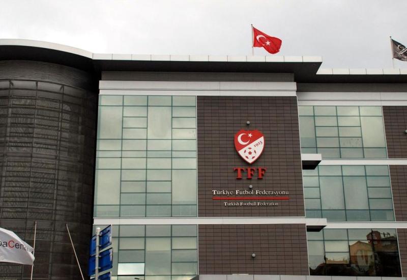 Pucalo se na zgradu  Turskog nogometnog saveza